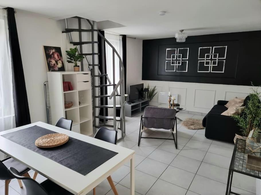 Maison Aux Portes De Tours แซงต์-ปิแอร์-เดส์-กอร์ ภายนอก รูปภาพ